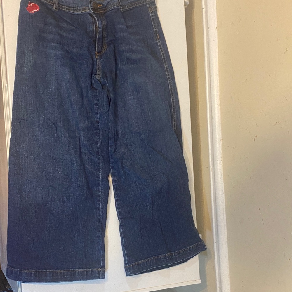 Apple Bottoms Dark Blue Capri Jeans. Size 8